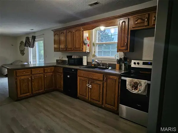 16210 Walnut DR, Plato, MO 65552