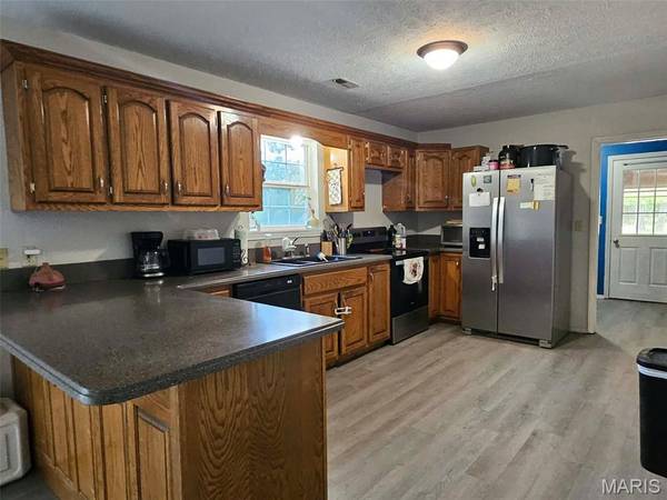 16210 Walnut DR, Plato, MO 65552