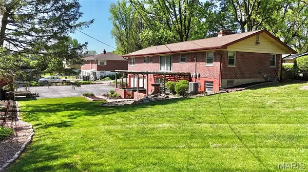 918 Werner RD, Belleville, IL 62223