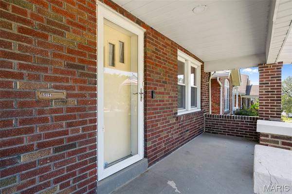 5454 Pernod AVE, St Louis, MO 63139