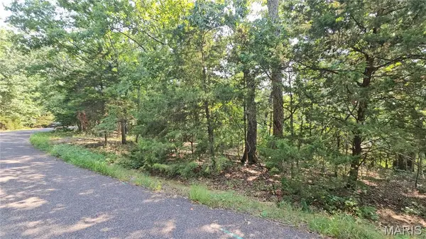 1606 Marion DR, Lake Sherwood, MO 63357