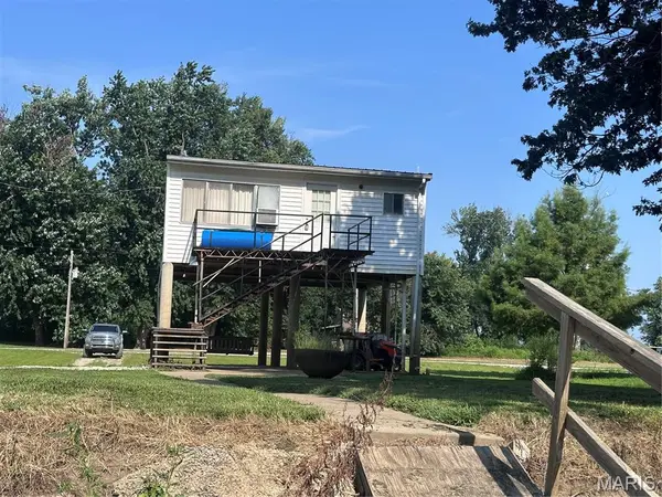 72 S River RD, Elsberry, MO 63343
