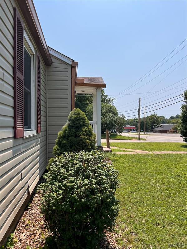 1102 N Washington ST, Farmington, MO 63640