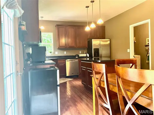 5 Bear Creek CT, Glen Carbon, IL 62034