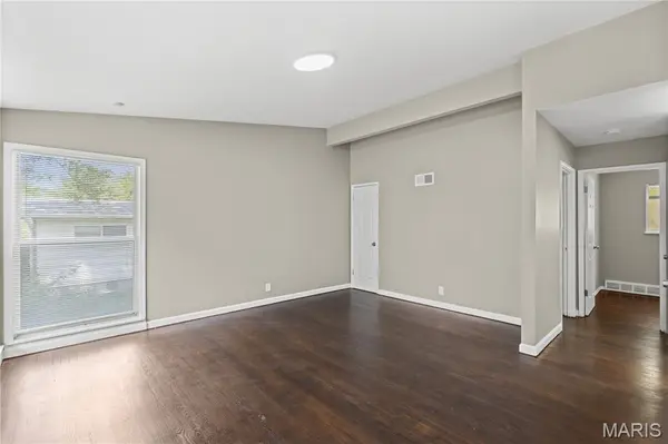 1105 Apache DR, Florissant, MO 63033