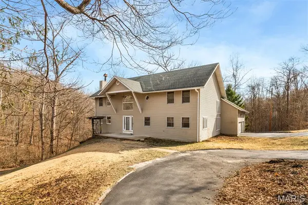 1 River Bend DR, Fenton, MO 63026