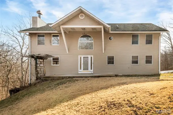 1 River Bend DR, Fenton, MO 63026
