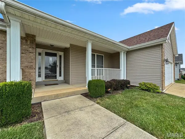 849 Blazing Star Drive, Waterloo, IL 62298