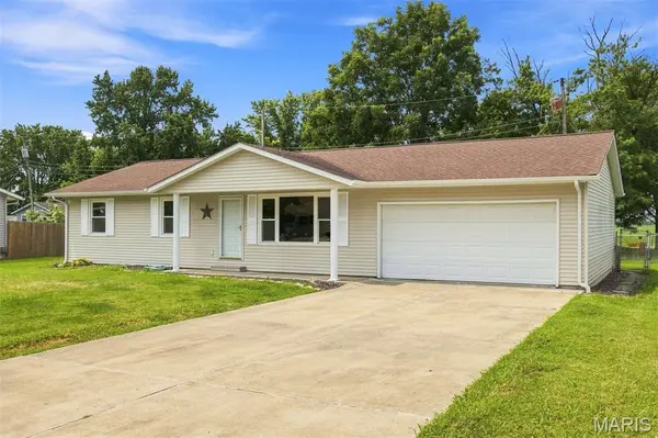 413 W Oak ST, New Baden, IL 62265