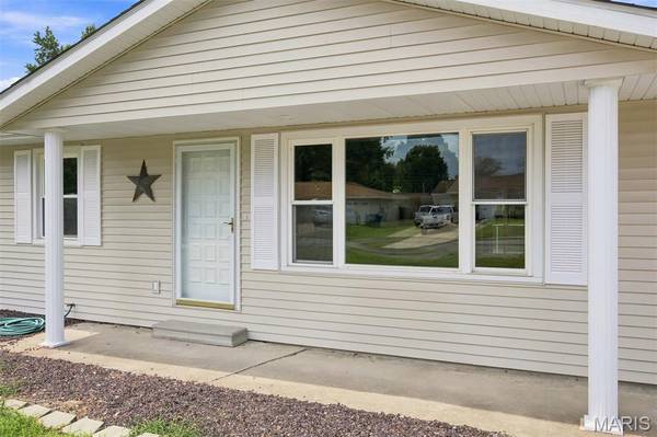 413 W Oak ST, New Baden, IL 62265