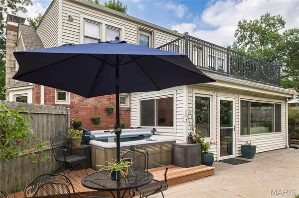 1522 Jonquil DR, Webster Groves, MO 63119