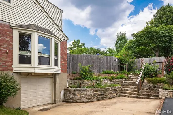 1522 Jonquil DR, Webster Groves, MO 63119