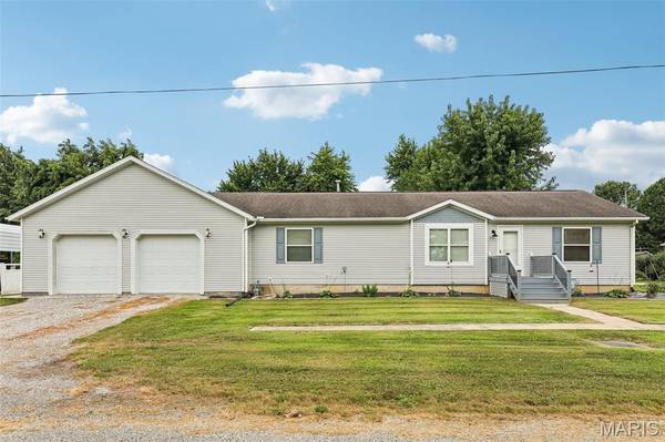 510 W Douglas ST, New Douglas, IL 62074