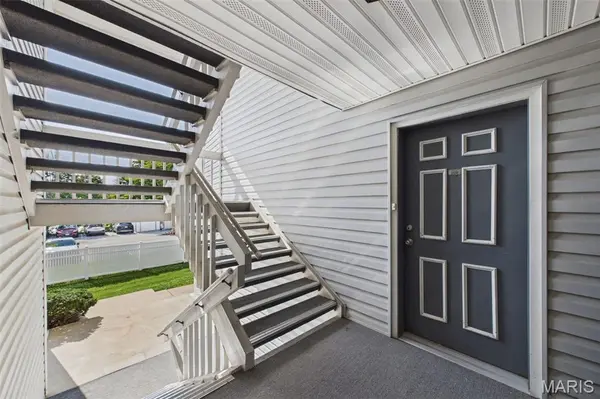 667 S Kirkwood RD #202, St Louis, MO 63122