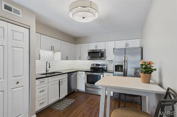 667 S Kirkwood RD #202, St Louis, MO 63122