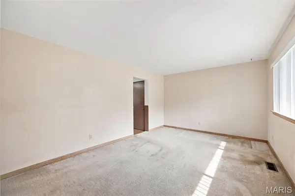 21 Saint Henry CT, St Charles, MO 63301