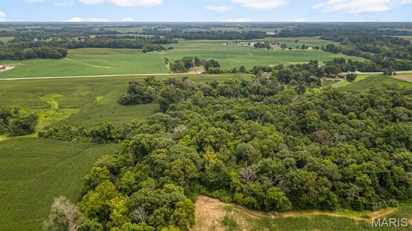 5213 Floraville RD, Millstadt, IL 62260