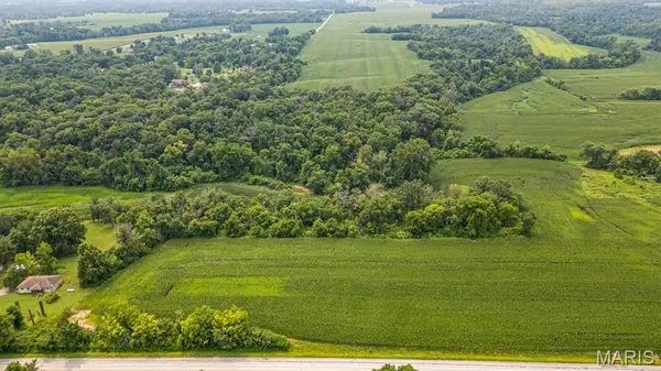 5213 Floraville RD, Millstadt, IL 62260