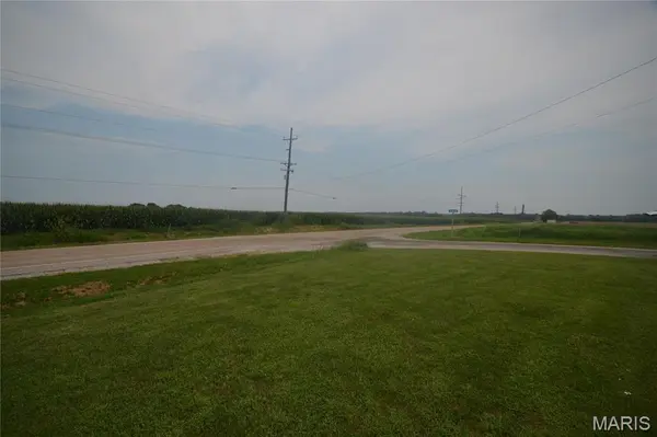 5561 Blank RD, Smithton, IL 62285