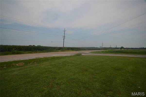5561 Blank RD, Smithton, IL 62285