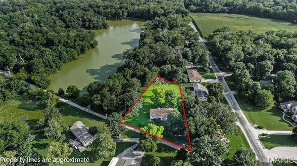 13810 Klaus Lake RD, Highland, IL 62249