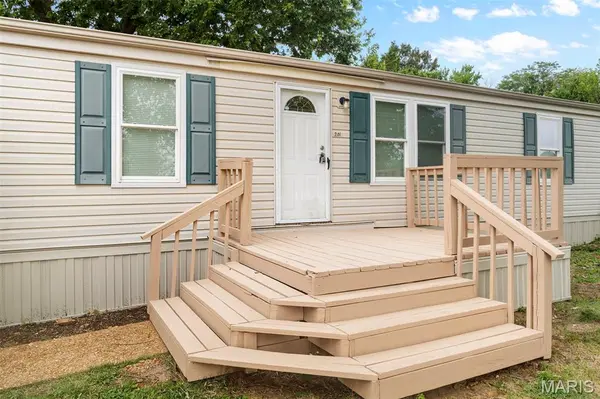 201 Arborview DR, Villa Ridge, MO 63089
