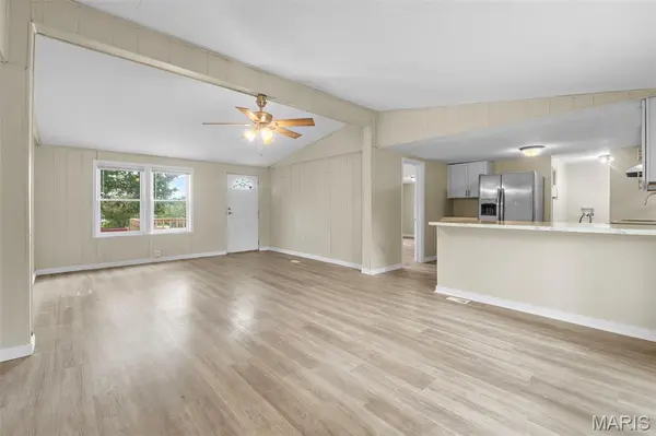 201 Arborview DR, Villa Ridge, MO 63089
