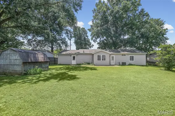 33844 Woodgate CT, Brighton, IL 62012