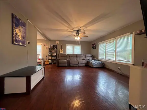 705 N Locust ST, Vandalia, IL 62471