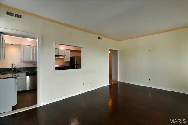 5567 Pershing AVE #3W, St Louis, MO 63112