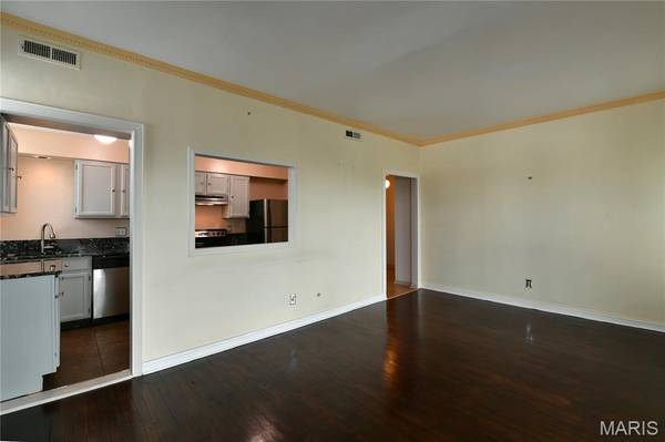 5567 Pershing AVE #3W, St Louis, MO 63112