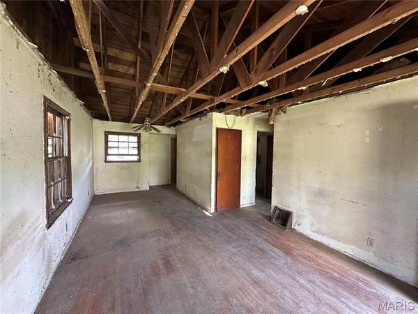 339 Crawford RD, St Louis, MO 63137