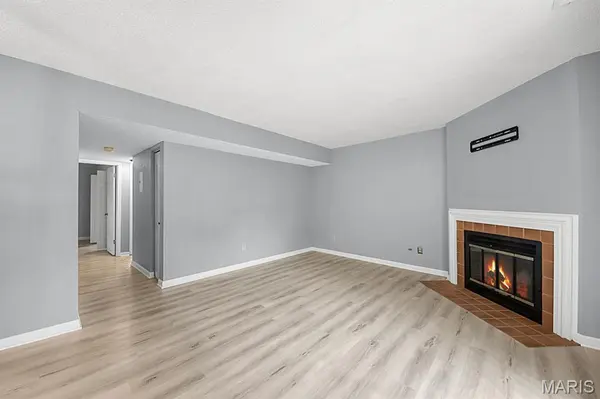 8912 Cardinal TER, Brentwood, MO 63144