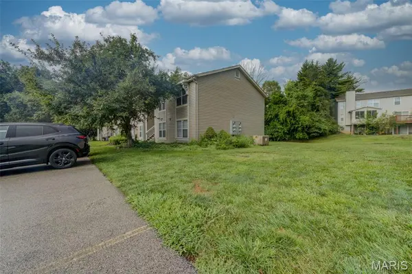77 Sugar Glen CT, St Peters, MO 63376