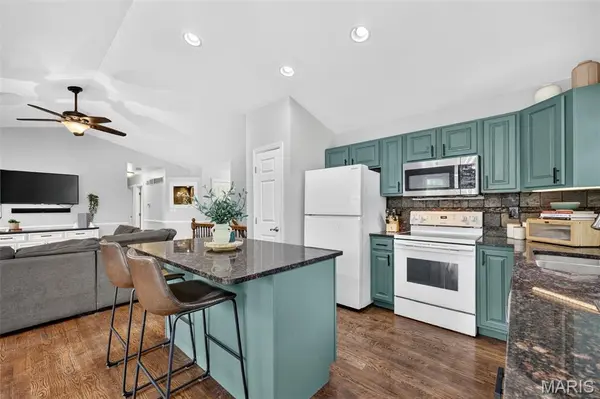 708 Woodland Ridge DR, St Peters, MO 63376