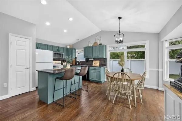 708 Woodland Ridge DR, St Peters, MO 63376