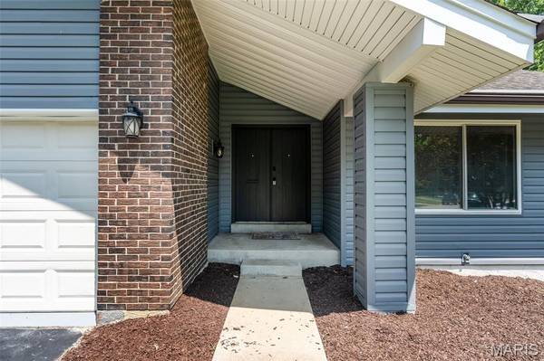 1732 Rudelle DR, Florissant, MO 63031