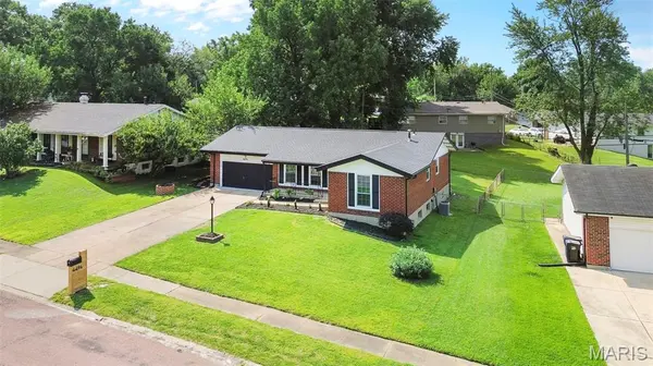 4494 Papal DR, Florissant, MO 63033