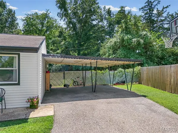 216 Drewel CT, Eureka, MO 63025