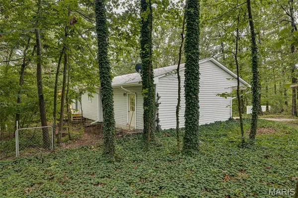 1075 Twin Oaks DR, Doe Run, MO 63637