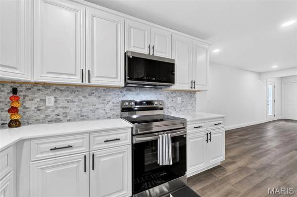 732 Hubert DR, St Louis, MO 63125