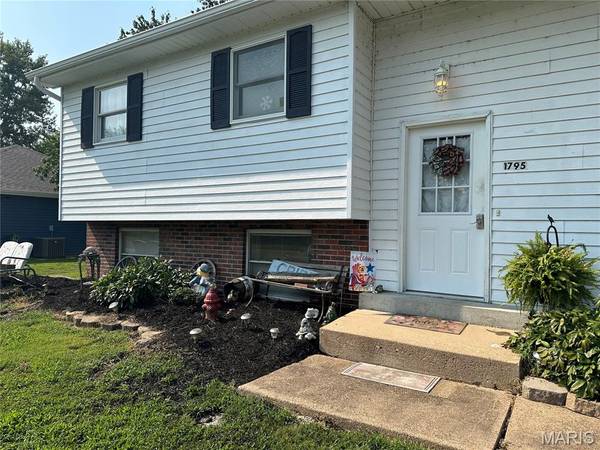 1795 Debbie LN, Owensville, MO 65066