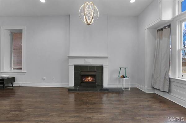2705 Wyoming ST, St Louis, MO 63118