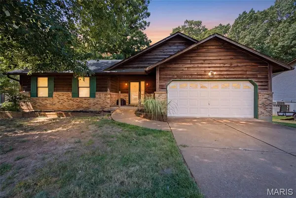 2553 Tricia LN, High Ridge, MO 63049