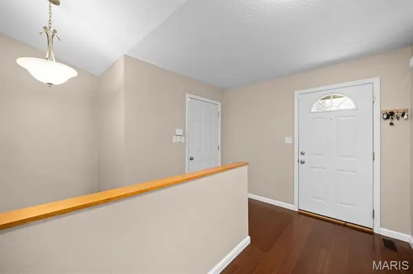 953 Pacific Crossing DR, O'fallon, IL 62269