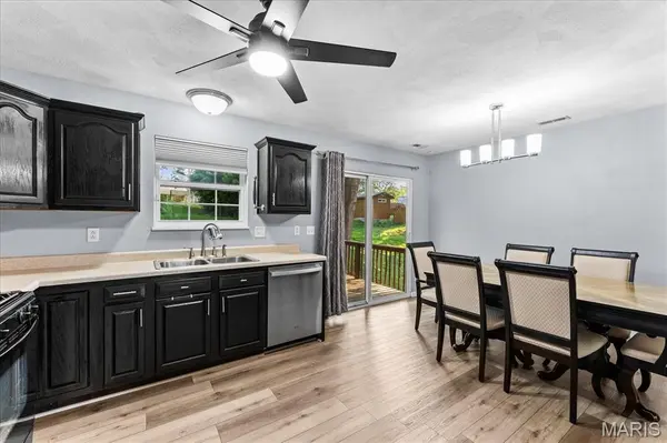 9003 Olinda DR, Fairview Heights, IL 62208