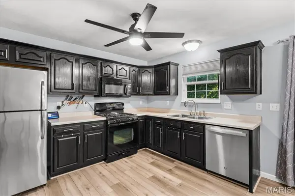 9003 Olinda DR, Fairview Heights, IL 62208