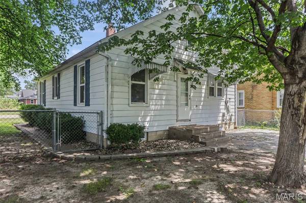 1416 Lindenthal AVE, Highland, IL 62249
