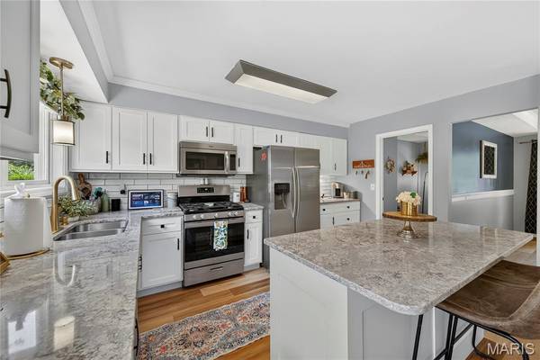 47 Park PL, St Peters, MO 63376