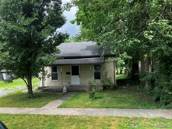 205 S Walnut ST, Duquoin, IL 62832